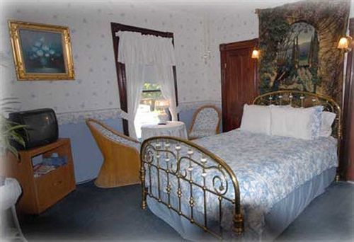 Whitefield The Lion And The Rose Bed & Breakfast المظهر الخارجي الصورة