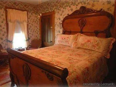 Whitefield The Lion And The Rose Bed & Breakfast الغرفة الصورة